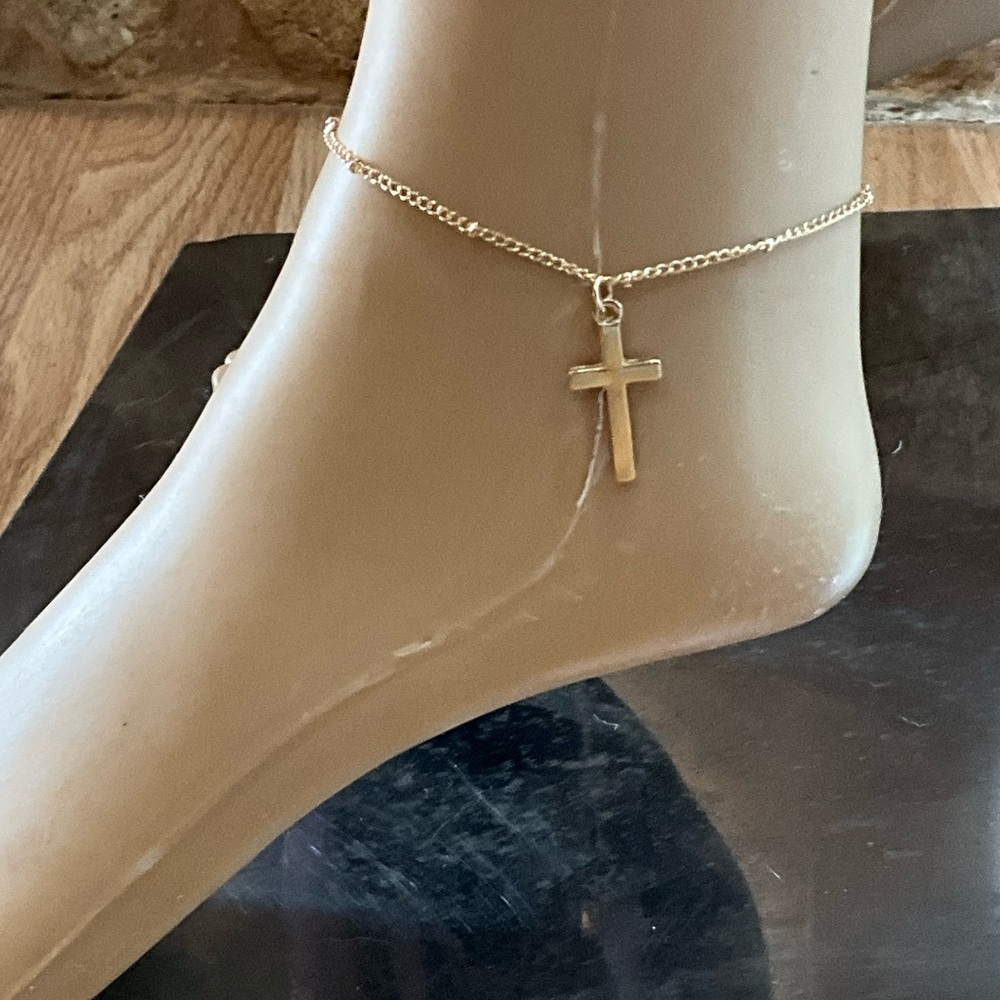 Stylish Gold Cross Charm Anklet - Picture 4 of 6